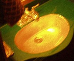A gold sink in the jet